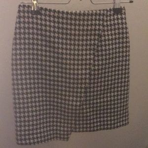 Asymmetrical houndstooth mini skirt